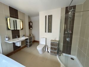 Photo 25- click for photo gallery